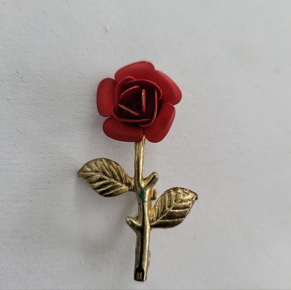 Vintage, Red Rose Pin, Single Rose on gold tone stem brooch.